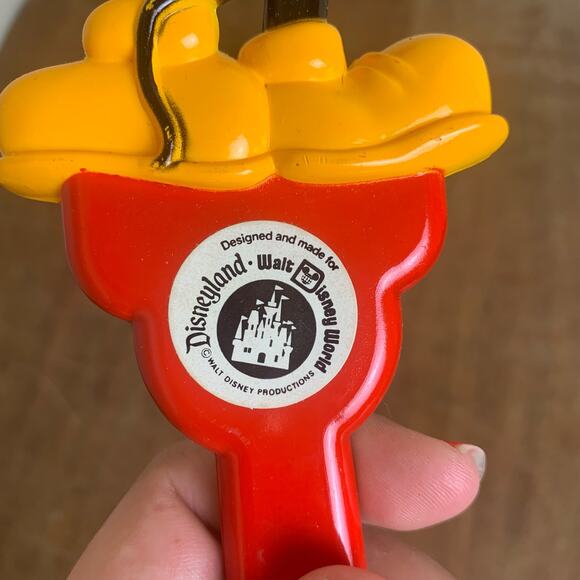 Vintage Walt Disney World Plastic Mickey Mouse Back Scratcher 15" - Picture 6 of 8